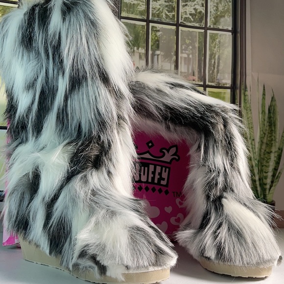 Fluffy Wuffy boots - Picture 3 of 4